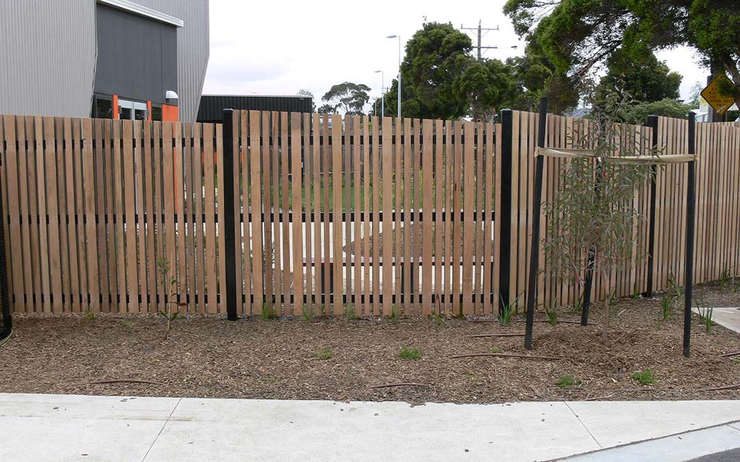 Slat Fencing Melbourne | Aluminium Slat Fences - Dolphin ...