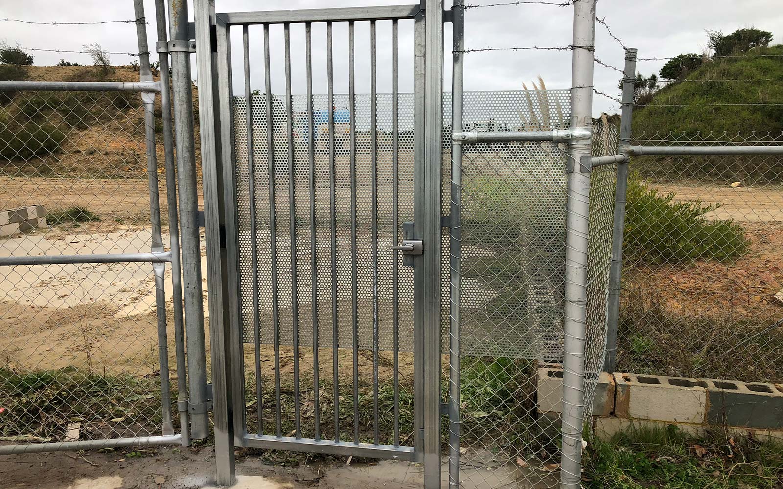 Commercial gate using wire